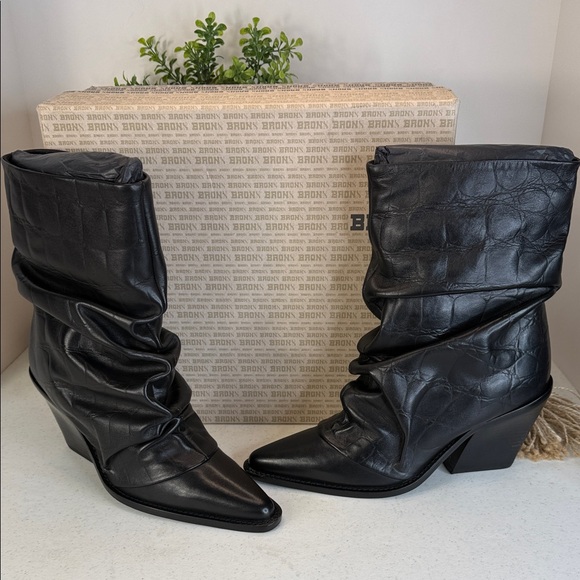 BRONX Leather Pinched Booties Sz 39/8.5 - Picture 2 of 11